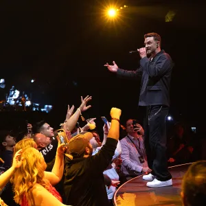 Justin Timberlake Seemingly Jokes About DWI Arrest During Boston Concert