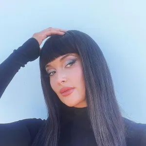 Kacey Musgraves Debuts Blunt Bangs