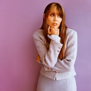 Miley Cyrus Shows Off Brunette Makeover