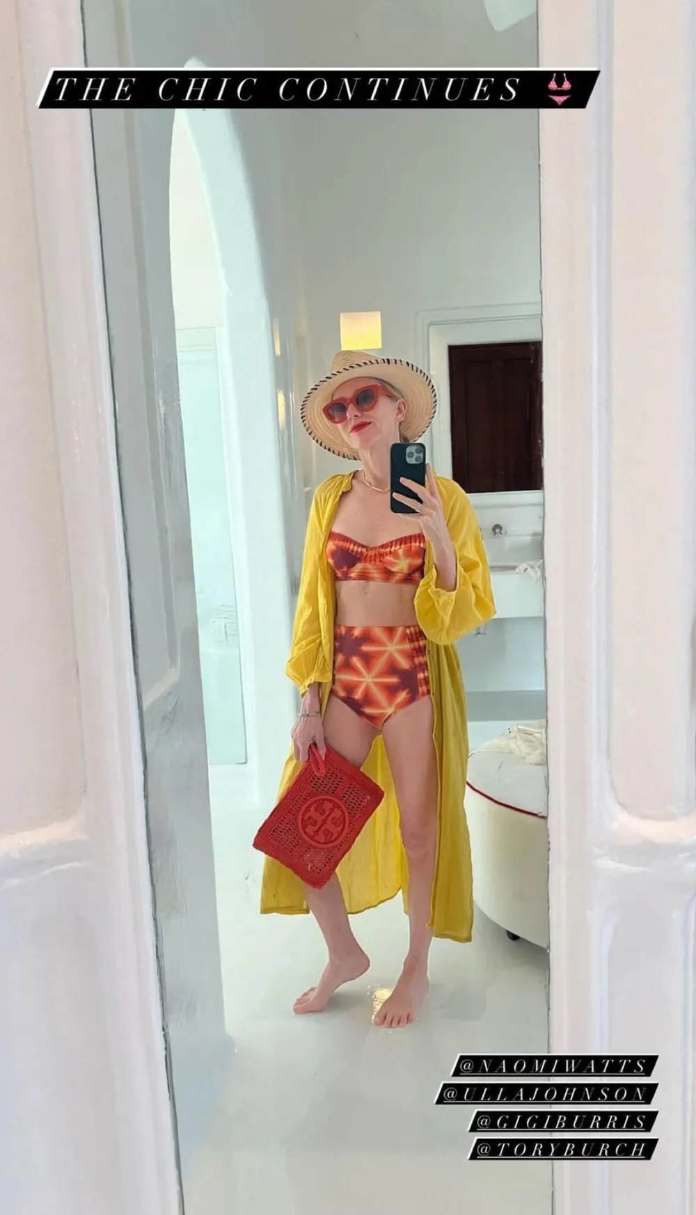 Naomi Watts&rsquo; Lively Vacation Swim Style