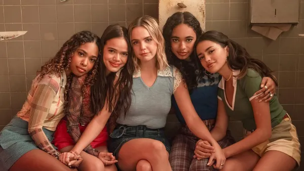 'Pretty Little Liars' EPs Answer Burning Questions About Crossovers, Season 2 Bombshells and More