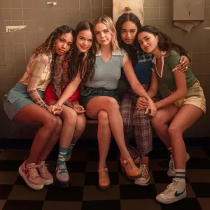 'Pretty Little Liars' EPs Answer Burning Questions About Crossovers, Season 2 Bombshells and More