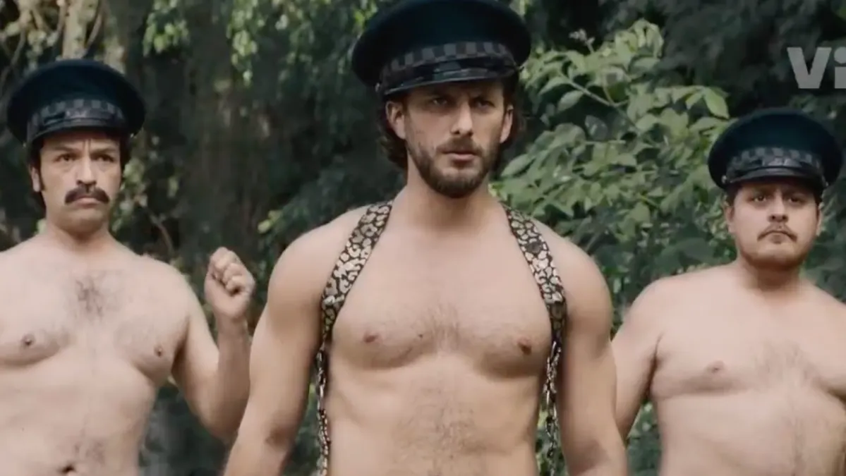 Sebastián Zurita como el comandante Maldonado en la serie "Profe infiltrado" (VIX)