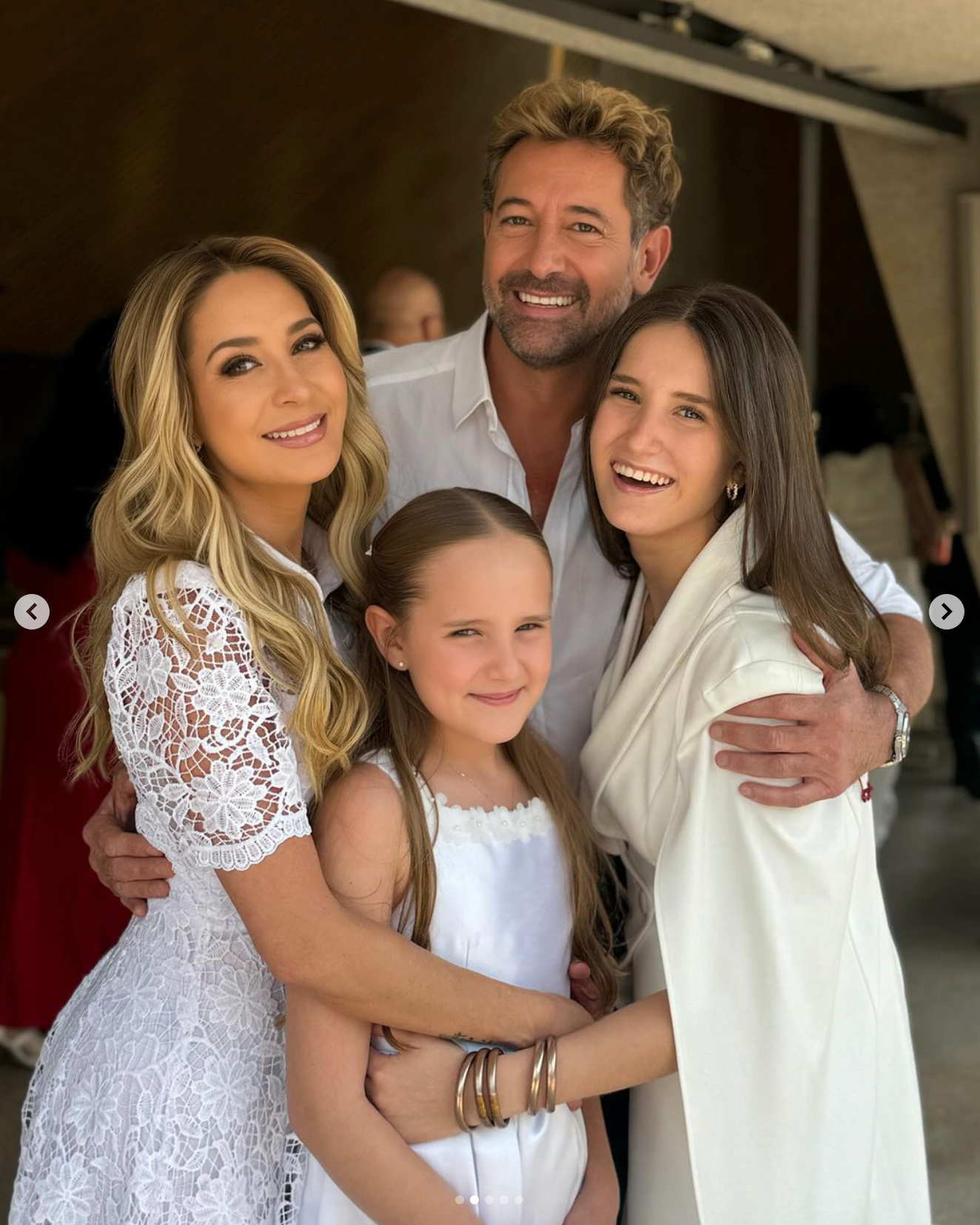Geraldine Bazán y Gabriel Soto con sus hijas en 2024