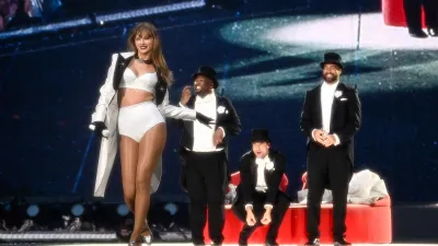 Taylor Swift Says Shes Swooning Over Boyfriend Travis Kelces Eras Tour Debut