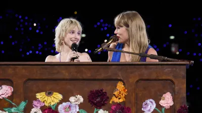 Taylor Swift and Paramore s Hayley Williams’ Complete Friendship Timeline