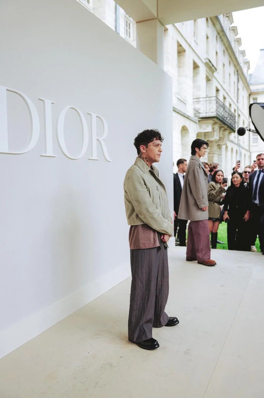 Christian Nodal en la Semana de la Moda en Par&iacute;s 2024