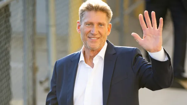 What Kendall Jenner Saw on ‘Golden Bachelor’ Gerry Turner’s Phone