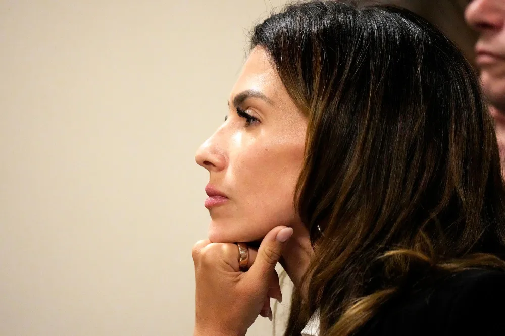 Alec Baldwin Gets Court Support From Wife Hilaria Brother Stephen During Rust Manslaughter Trial