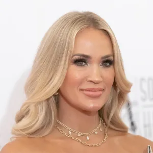 Carrie Underwood Isnt Concerned About Aging I Just Want My Skin to Be Soft