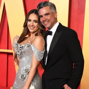 Cash Warren Gushes That Jessica Alba Encourages Him to Take Fashion Risks