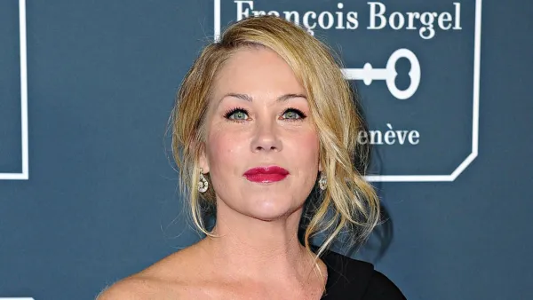 Christina Applegate Reveals She Working on a Memoir