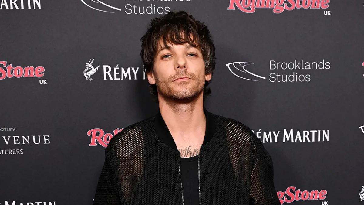 Feature Louis Tomlinson Is Embracing His Gray Hair at 32 and Fans Are Taking Notice