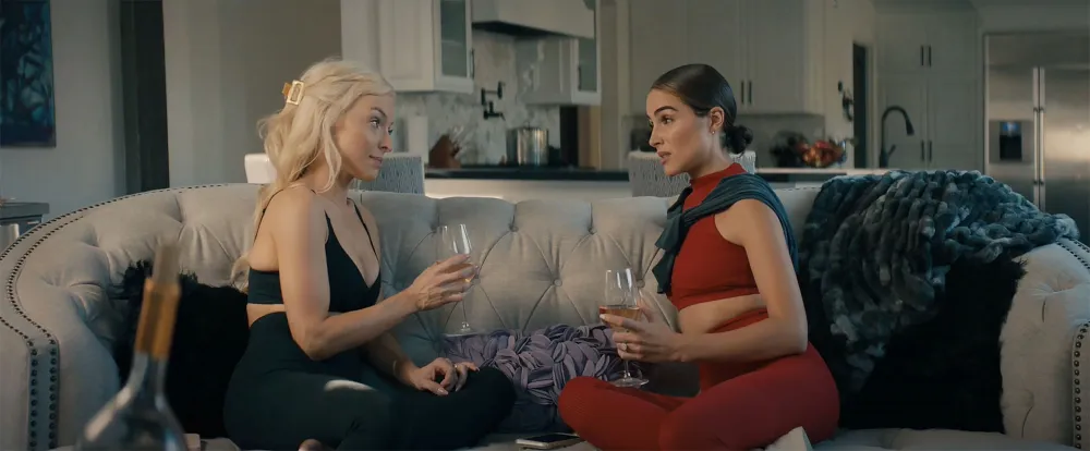 Francesca Eastwood Was Blown Away By Olivia Culpo Clawfoot Performance 04