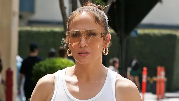 JLo Takes Car Ride With Ben Afflecks Daughter Violet