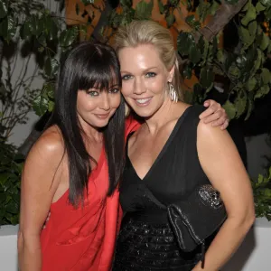 Jennie Garth Says Late Costar Luke Perry Was 1st Person She Thought of When Shannen Doherty Died