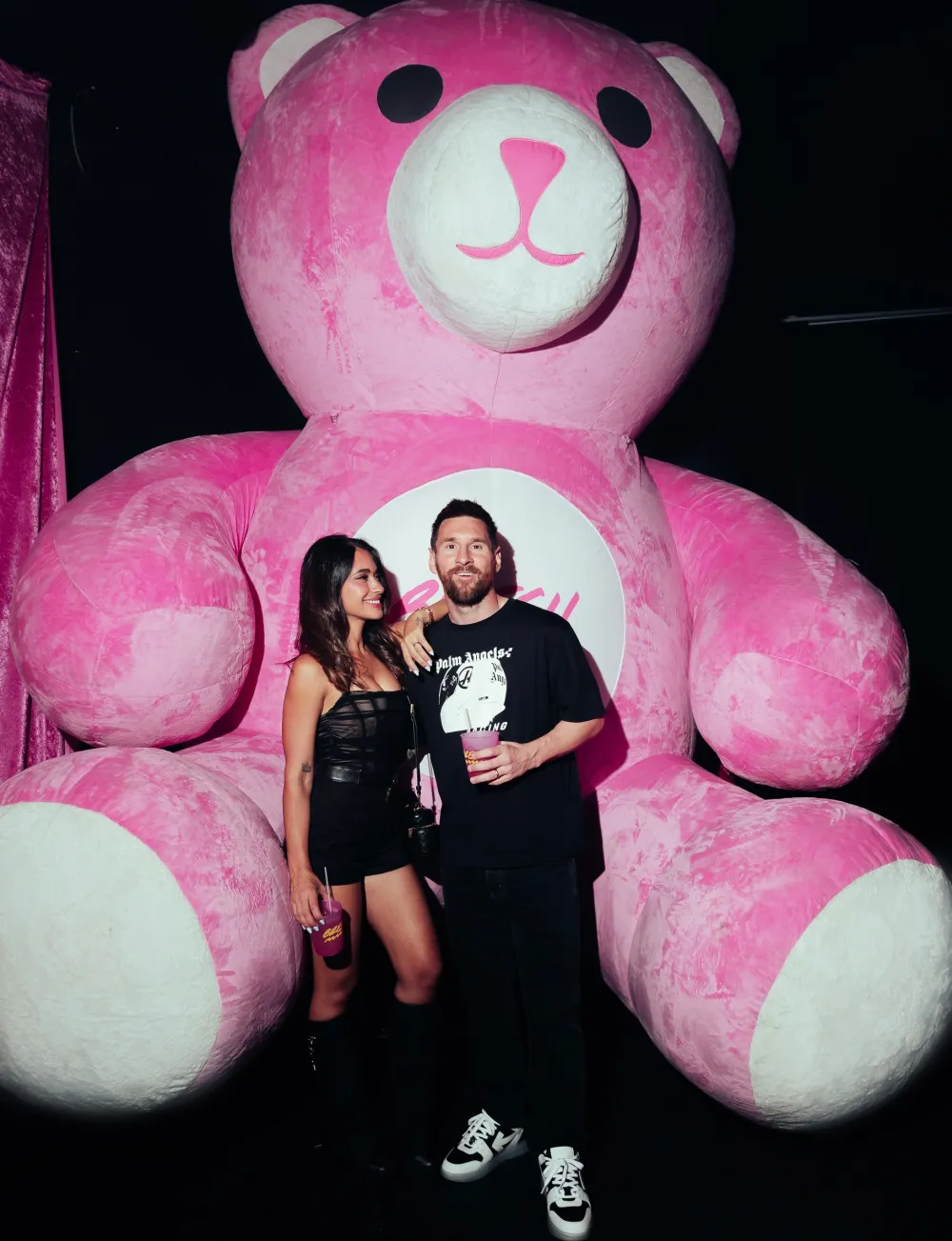 Antonela Roccuzzo y Lionel Messi en la fiesta "Bresh"