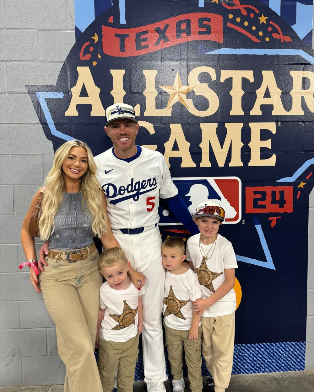 MLB Player Freddie Freeman s Son Can t Stand or Walk After Being Hospitalized for Transient Synovitis