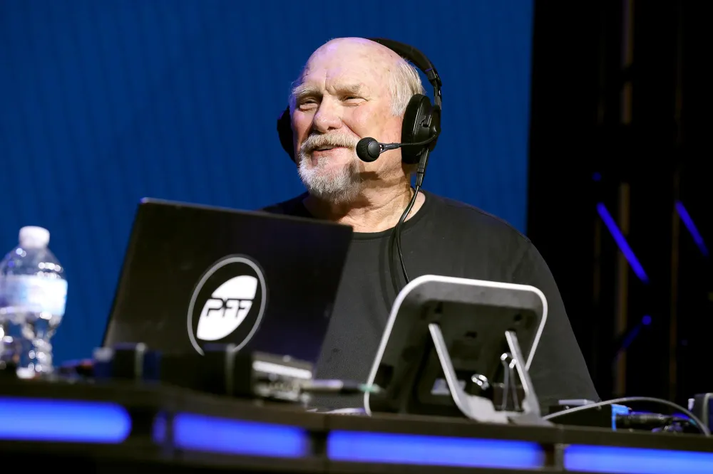 Terry Bradshaw s Advice for Tom Brady Super Bowl Predictions &mdash; And His New Singing Career 566