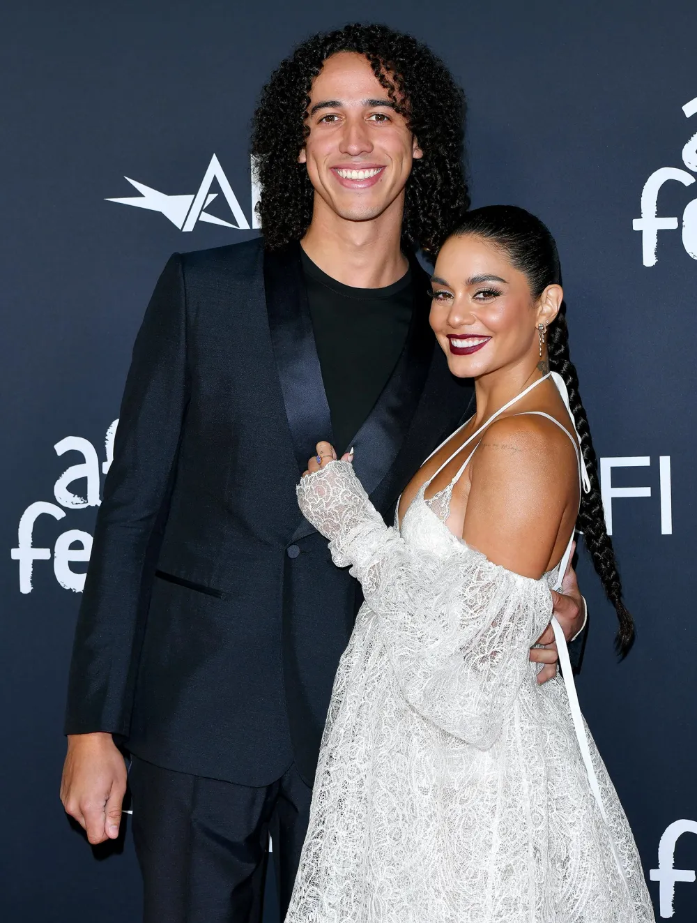 Vanessa Hudgens comparte la primera actualizaci&oacute;n sobre su beb&eacute; con Cole Tucker