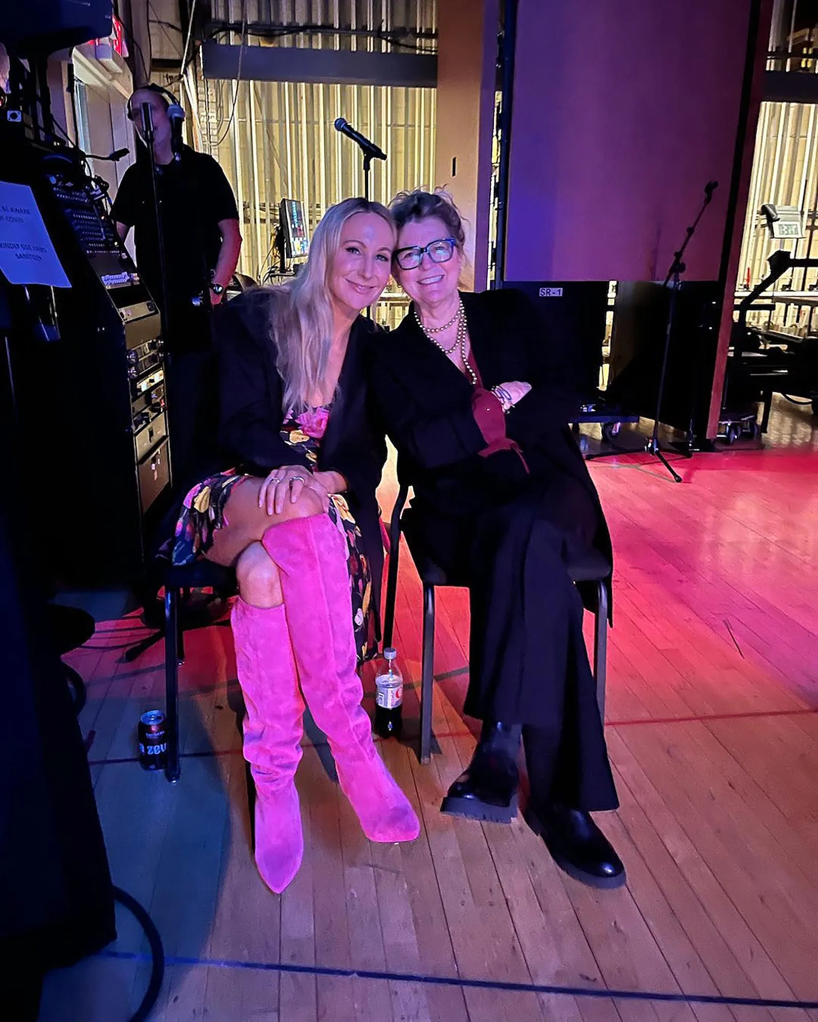 Who Are Nikki Glasers Parents 5 Things to Know About Julie and Edward Glaser