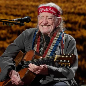 Willie Nelson Receives Standing Ovation in 1st Performance Since Canceling Shows on Doctor s Orders 337