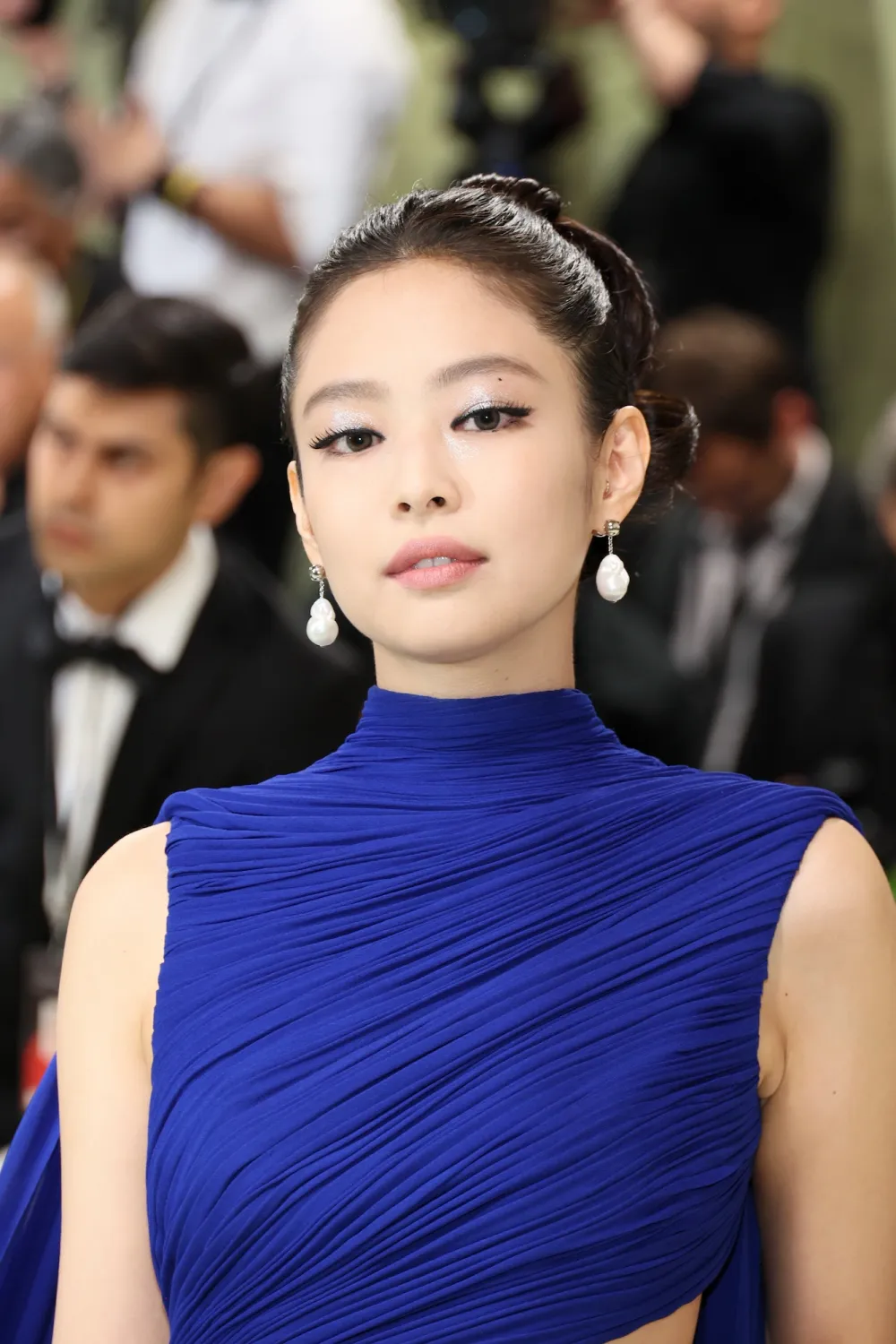 Blackpink&rsquo;s Jennie Apologizes After Being Filmed Vaping Indoors