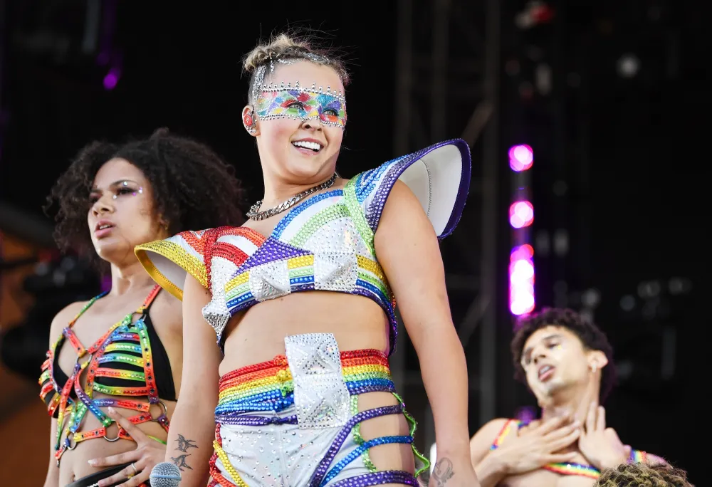 JoJo Siwa Jokes About Taylor Swift As Video Tops YouTube&rsquo;s Most Disliked