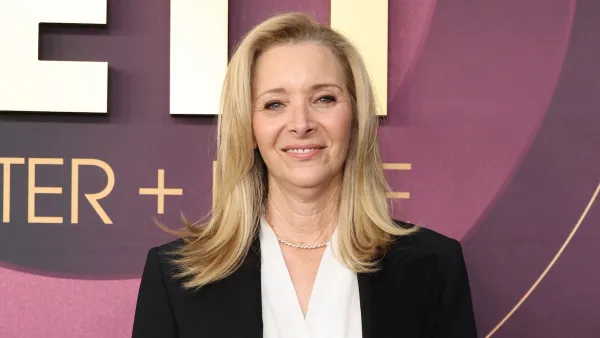 Lisa Kudrow Reveals Sandra Bullock Called Her ‘Phoebe’ in Real Life