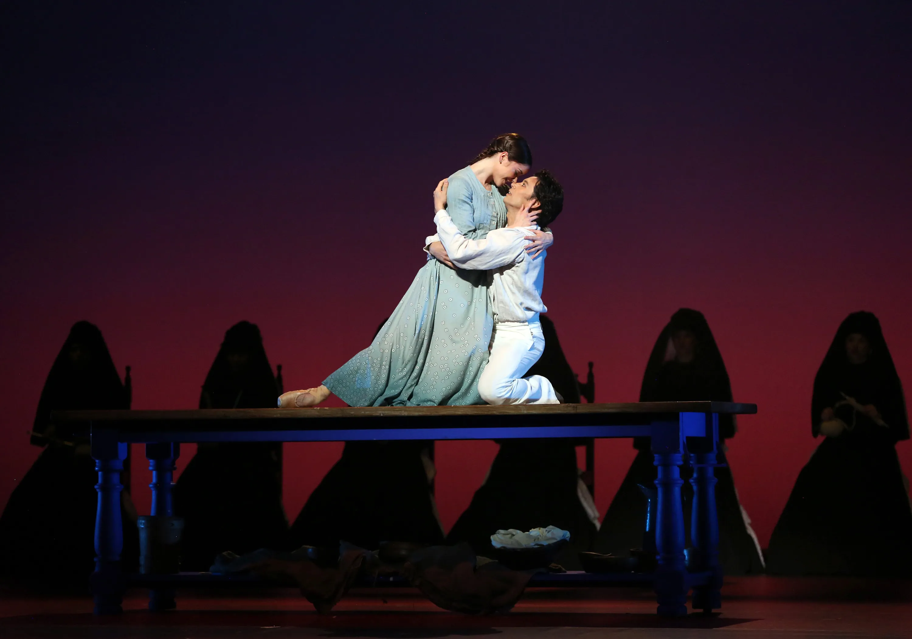La puesta en escena de "Como agua para chocolate" recreada en ballet por Christopher Wheeldon para el American Ballet Theatre.