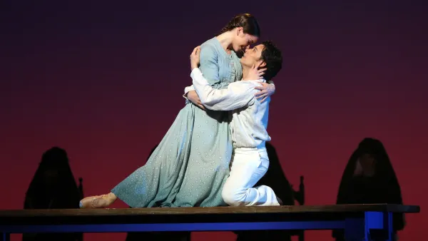 La puesta en escena de "Como agua para chocolate" recreada en ballet por Christopher Wheeldon para el American Ballet Theatre.