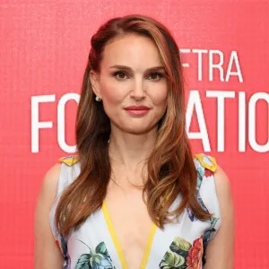 How Rihanna Helped Natalie Portman Through Her Divorce