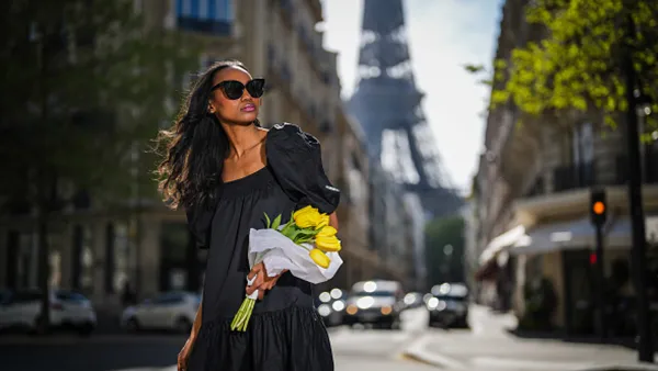 woman wearing black dress