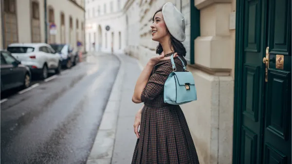 rich hamptons mom fashion finds