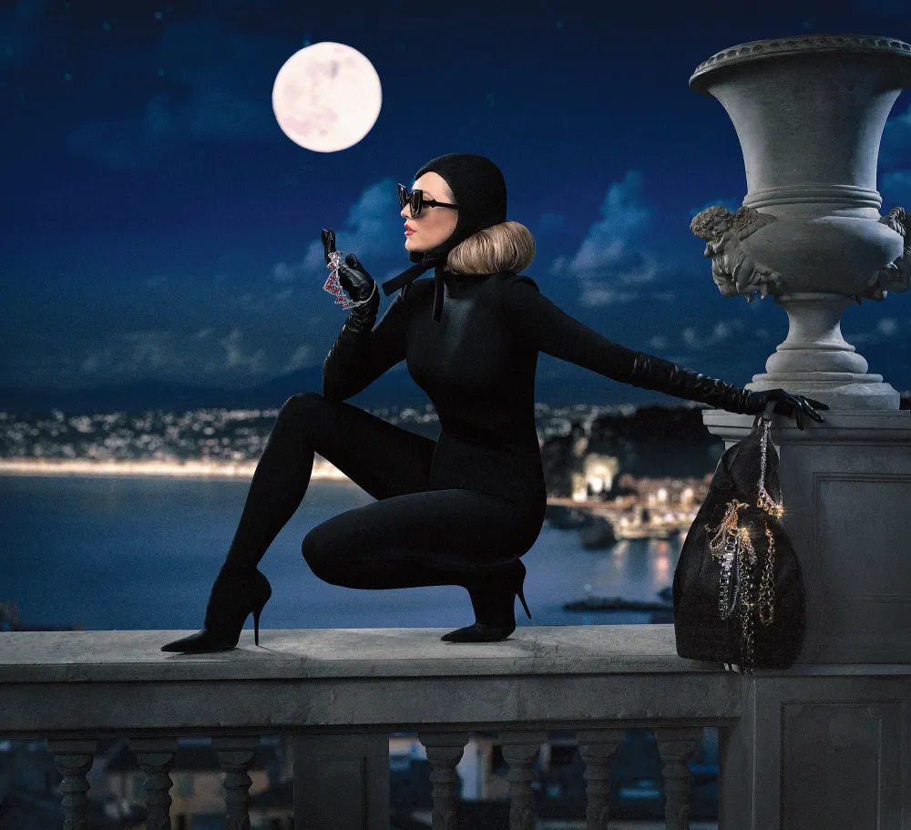 Blake Lively Wears Elizabeth Taylors Necklace in Vogue Cover