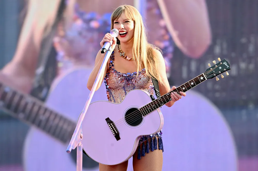 Feature Cubs Manager Credits Taylor Swift for Team Winning Streak