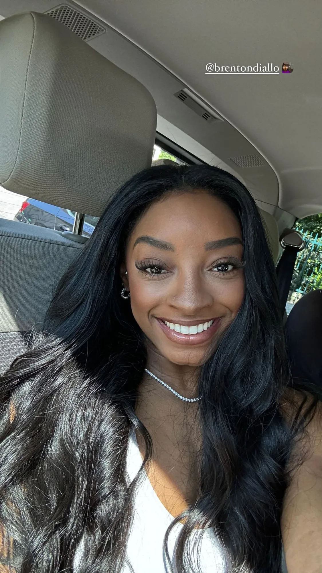 Simone Biles Shows Off Fresh Hairdo After Olympics