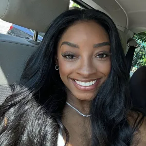 Simone Biles Shows Off Fresh Hairdo After Olympics