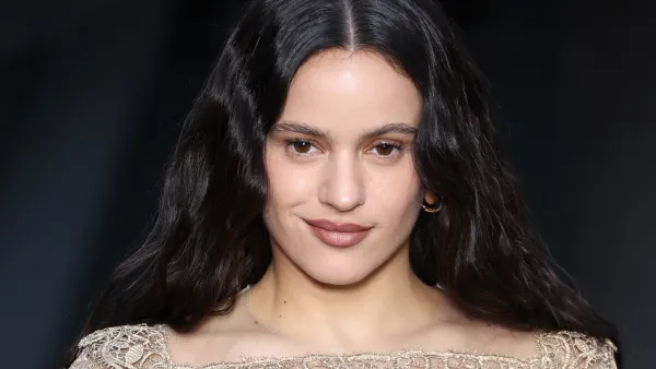 Rosalía en el Prelude To The Olympics de la Fundación Louis Vuitton, julio 25 de 2024 en París, Francia.