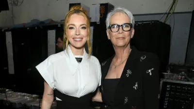 GettyImages-2166139392 Lindsay Lohan and Jamie Lee Curtis