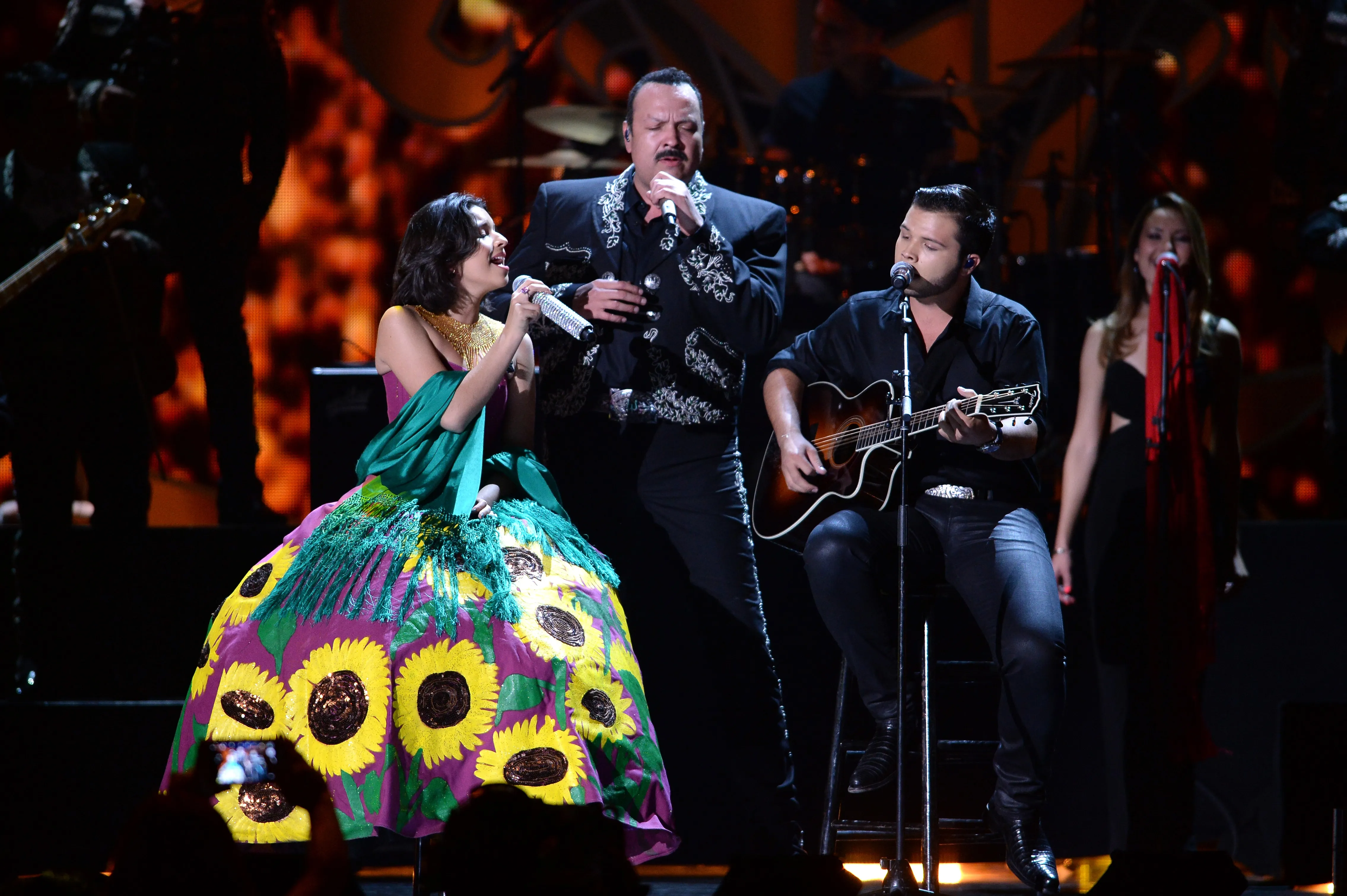 Ángela Aguilar, Pepe Aguilar y Leonardo Aguilar