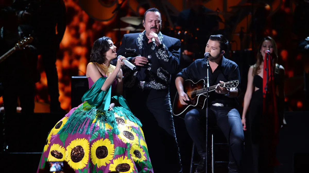 Ángela Aguilar, Pepe Aguilar y Leonardo Aguilar