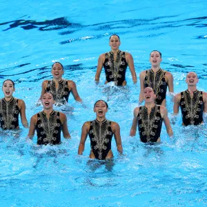FEATURE How Does the Women Artistic Swimming Team Keep Their Makeup on Underwater