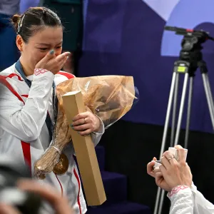 Chinese Olympian Huang Ya Qiong Wins Gold Moments Before Teammate Boyfriend Proposes