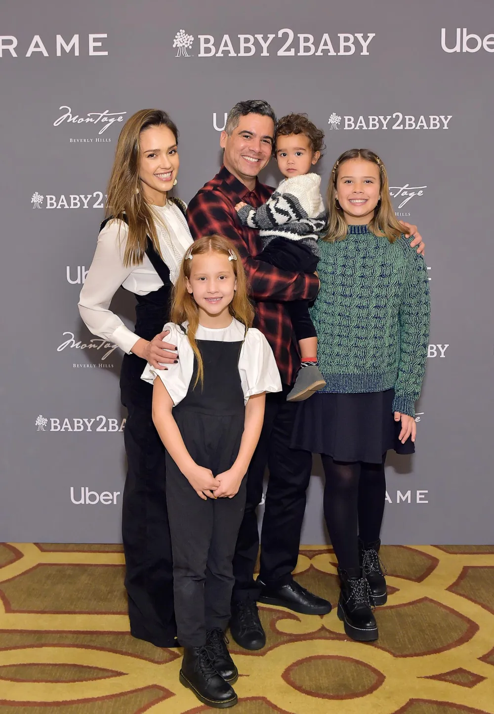 Jessica Alba Says 3 Her Kids Don t Think She s Cool &mdash; But They Think Lizzy Mathis Is 383