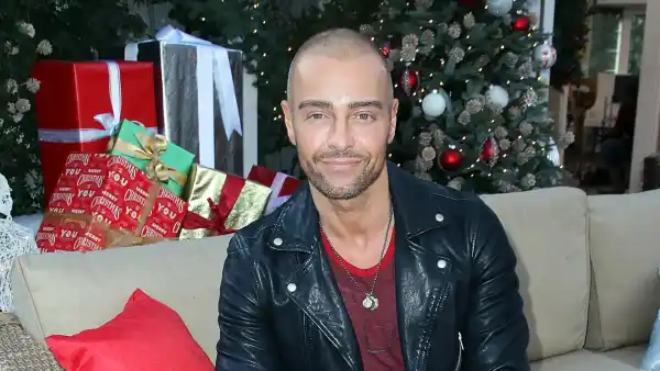 Joey Lawrence and Costar Accused of Having an Affair in Divorce Docs 141