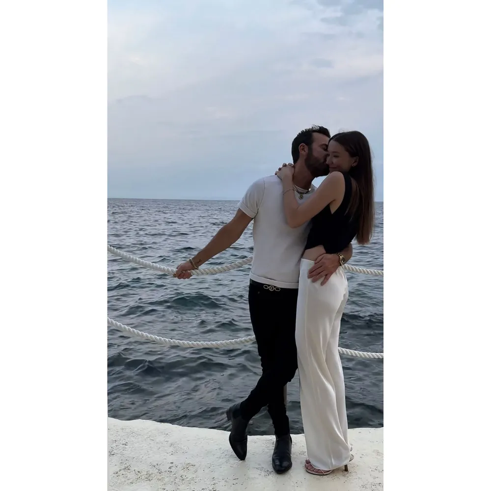 Justin Theroux Packs on PDA With Girlfriend Nicole Brydon Bloom in Sweet Snap