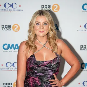 Lauren Alaina Thanks Jason Aldean for Treating Me Like Family After Her Father s Death 783