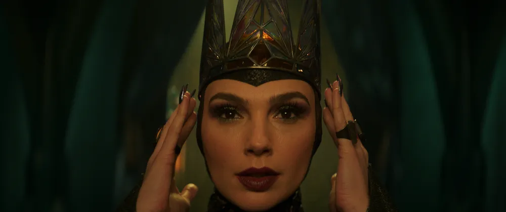 Live-Action 'Snow White' Trailer Gives 1st Glimpse of Gal Gadot as Evil Queen