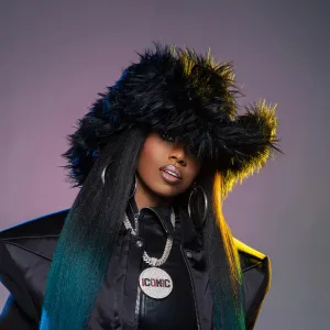 Missy Elliott’s Favorite Music Video Look of All Time Is the Trench Coat From ‘She’s a Bitch’ 077